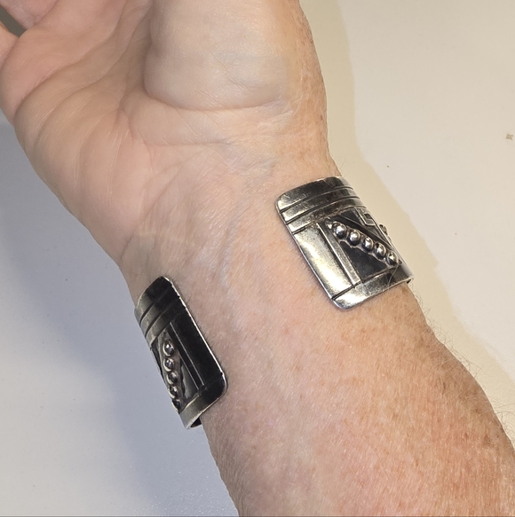 VINTAGE TAXCO Sterling Silver CUFF BRACELET, 44 GRAMS - Picture 10 of 14